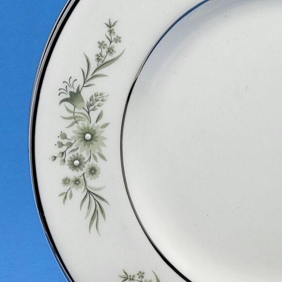 Wedgwood Westbury 3 Salad and 2 Bread Plates Lot of 5 pieces Excellent - Picture 3 of 10